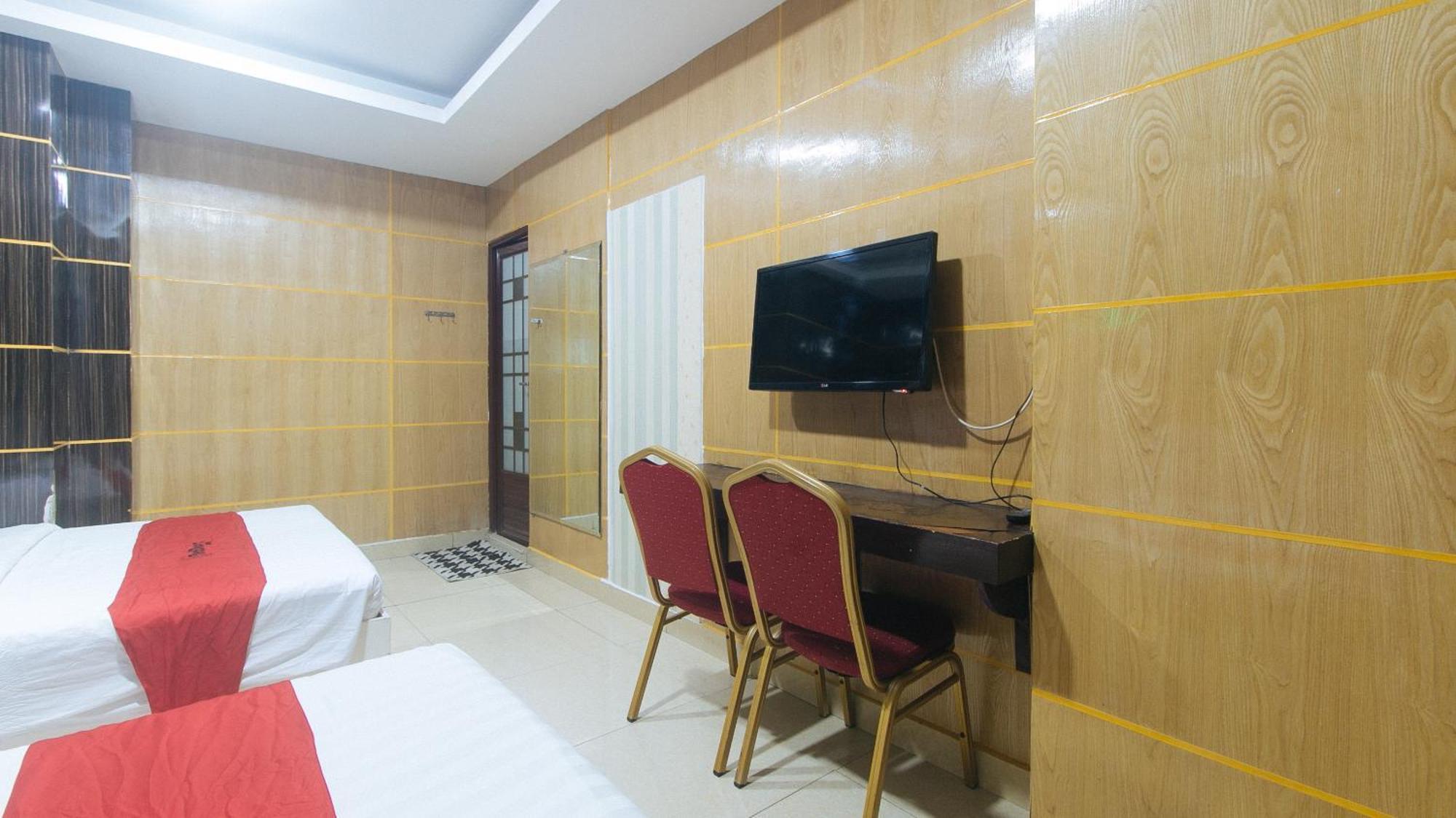 Reddoorz At Winter Hotel Araneta Quezon City Exterior foto