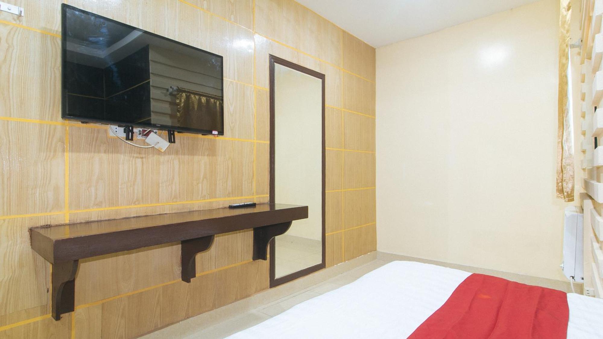 Reddoorz At Winter Hotel Araneta Quezon City Exterior foto